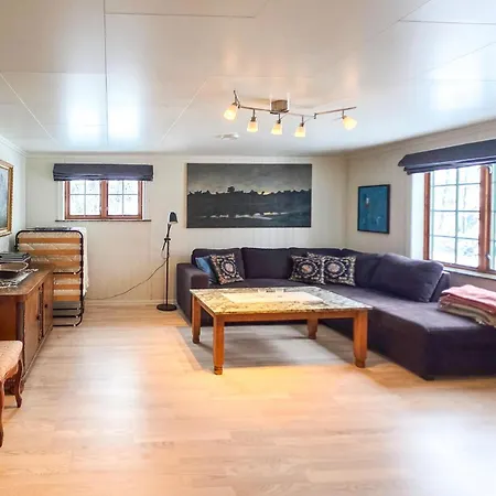 Semesterbostad Beautiful In Skollenborg *